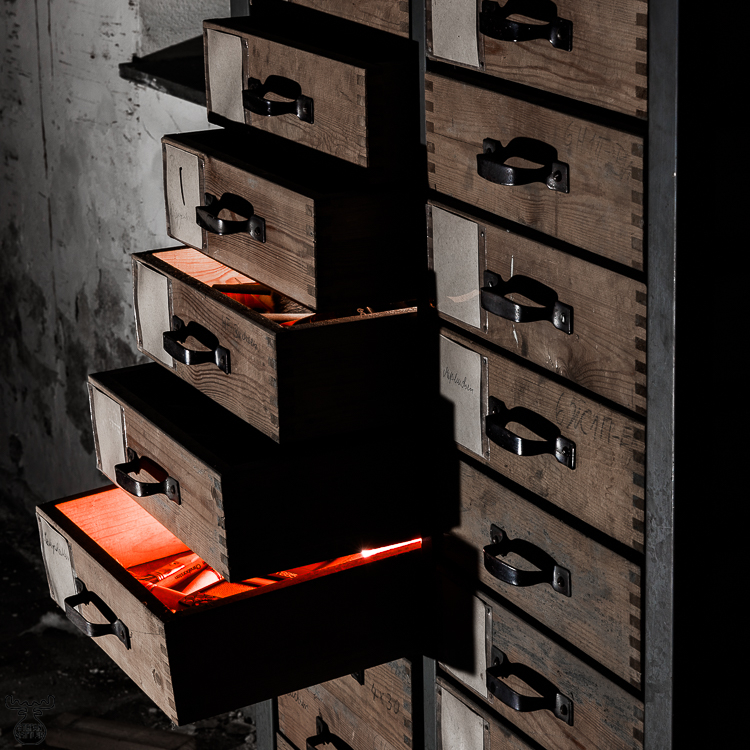 10593 - The mysterious drawers - -