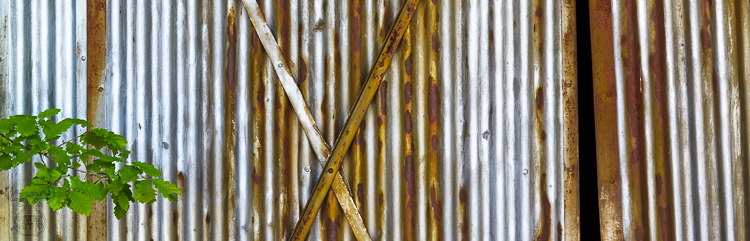 3835 - Garage - -