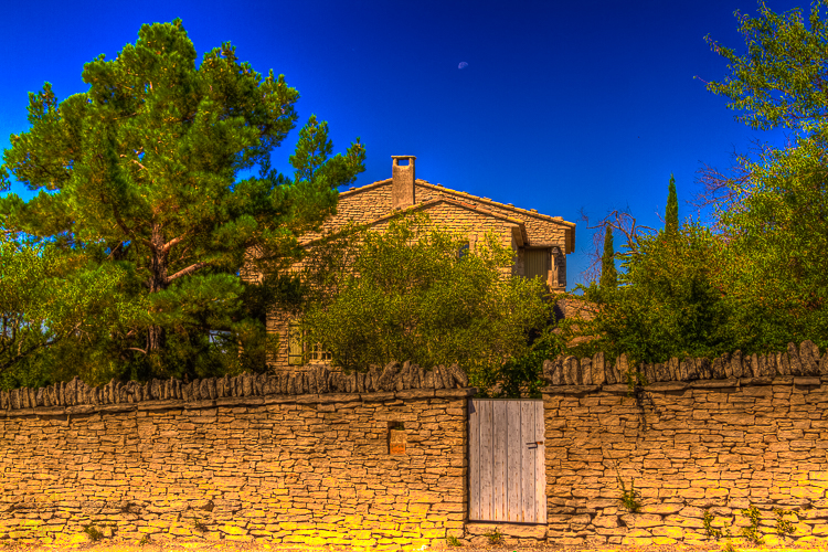 4156 - Provencale estate - -